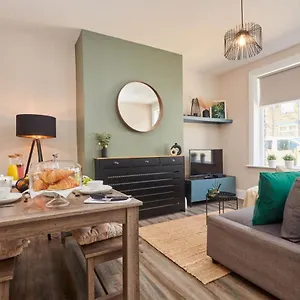10-percent-off-3-nights-leeds-bradford-free-parking.yorkshirehotels.net/